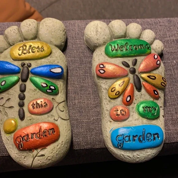 - - Garden stone feet to decorated your garden yard or patio - Picture 2 of 3